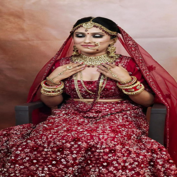 Red and gold jewellery set on rent